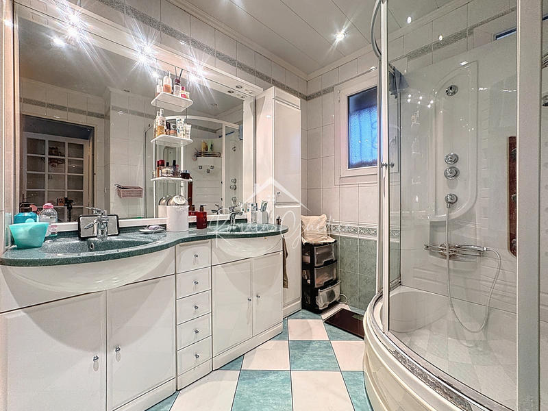 Maison - 92 m² - 4 pièces