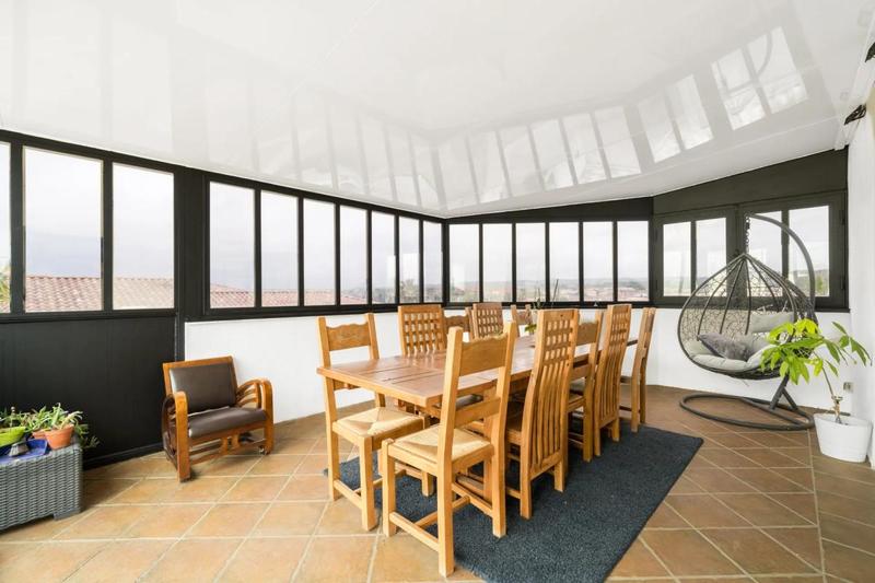 Maison - 240 m² - 9 pièces