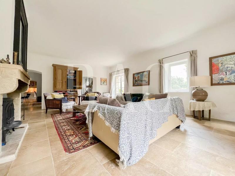 Villa - 300 m² - 8 pièces