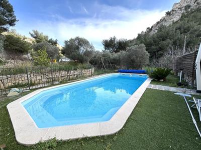 Propriété - 93 m² - 4 pièces