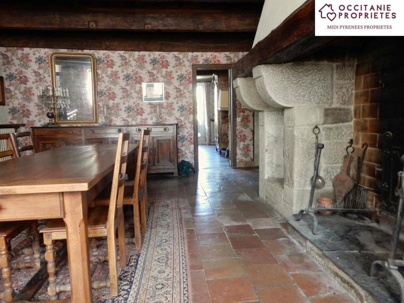 Demeure - 303 m² - 10 pièces