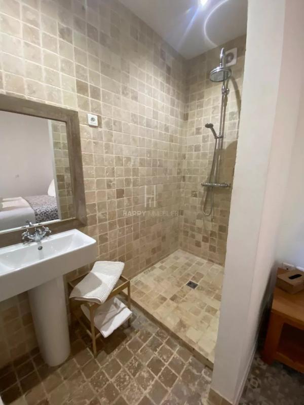 Mas - 242 m² - 8 pièces