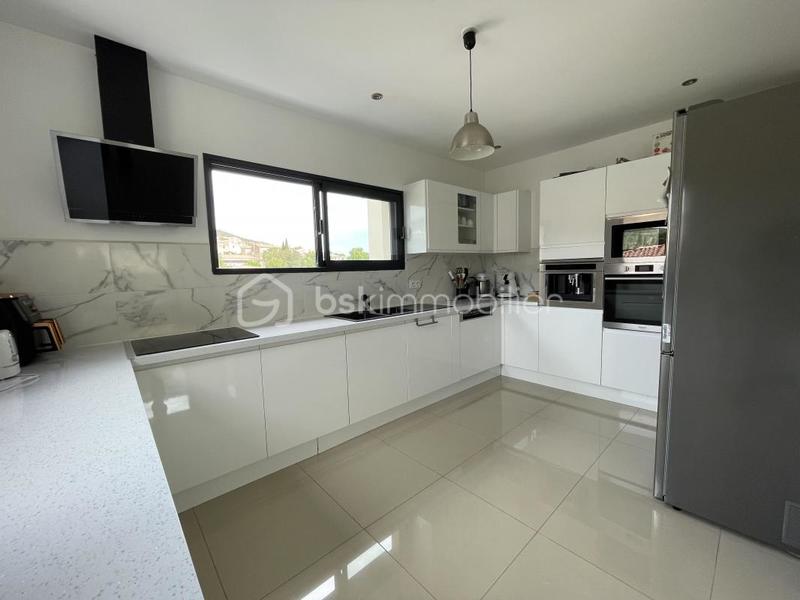 Villa - 186 m² - 6 pièces