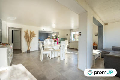 Maison traditionnelle - 140 m² - 6 pièces