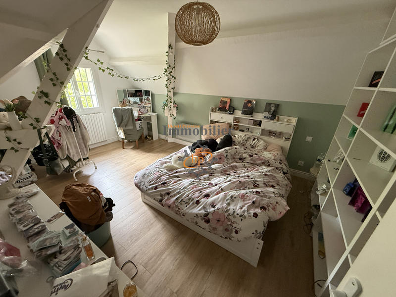 Maison - 210 m² - 6 pièces