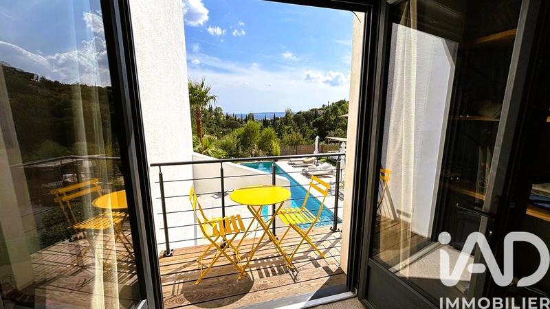 Maison - 205 m² - 7 pièces