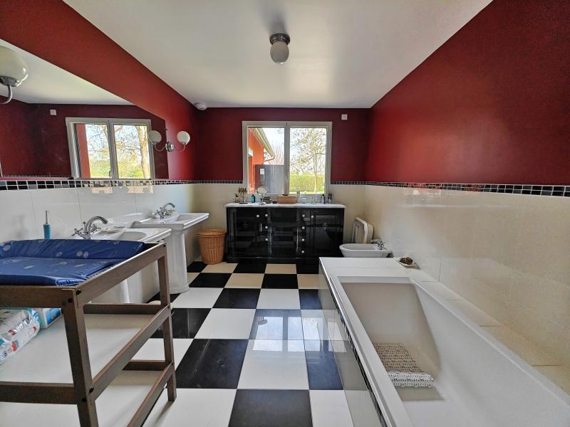 Maison - 332 m² - 9 pièces