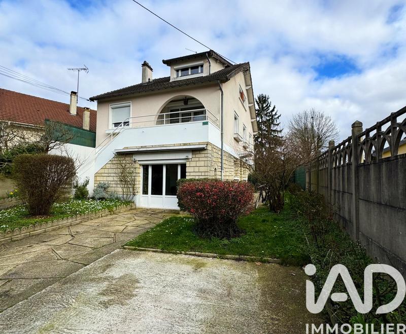 Maison - 200 m² - 9 pièces