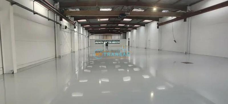 Local d'activité / Entrepôt - 5 707 m²