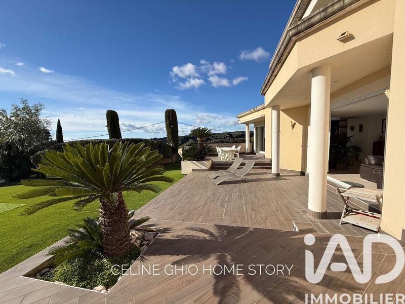 Maison - 232 m² - 7 pièces