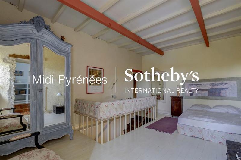 Maison - 256 m² - 7 pièces