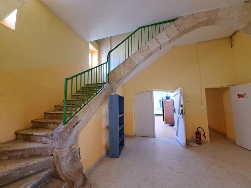 Château - 5 346 m² - 1 pièce