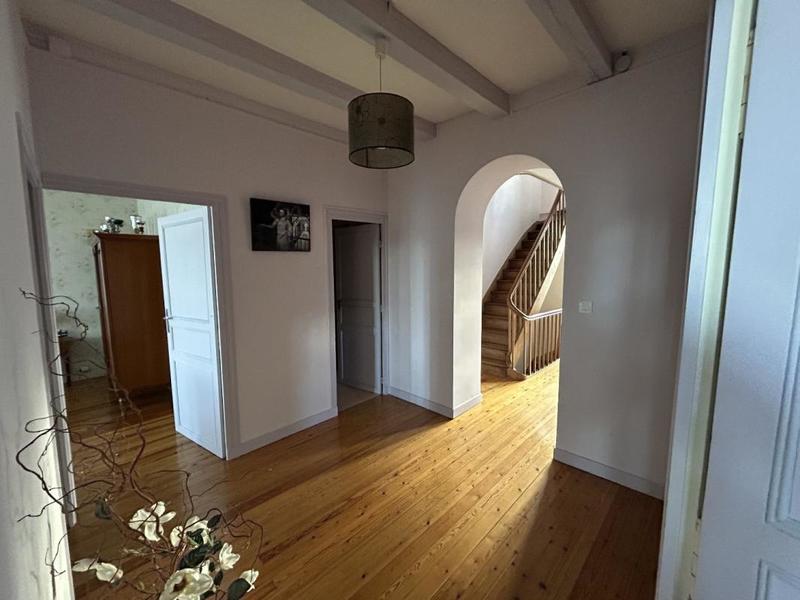 Maison - 309 m² - 8 pièces