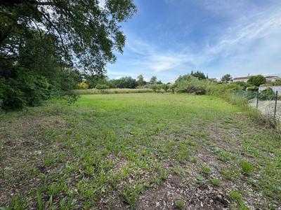 Terrain constructible - 1 055 m²