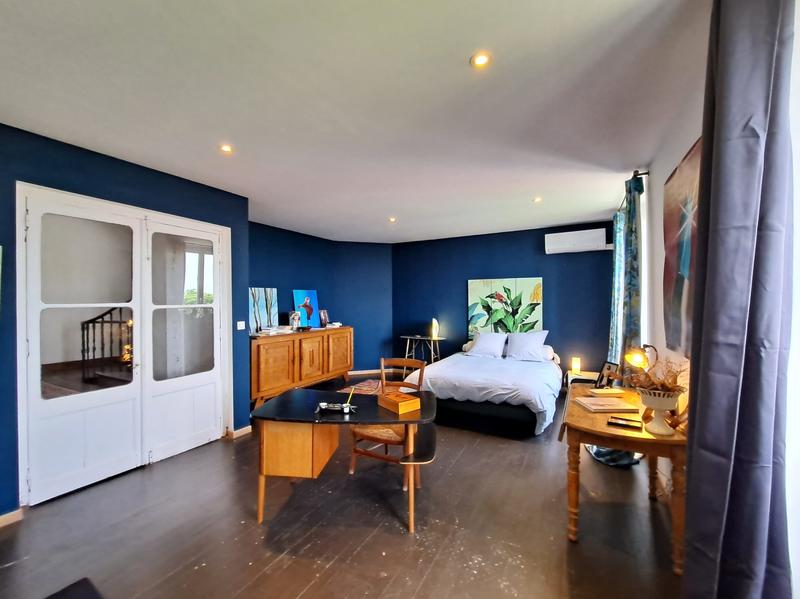 Maison - 230 m² - 6 pièces