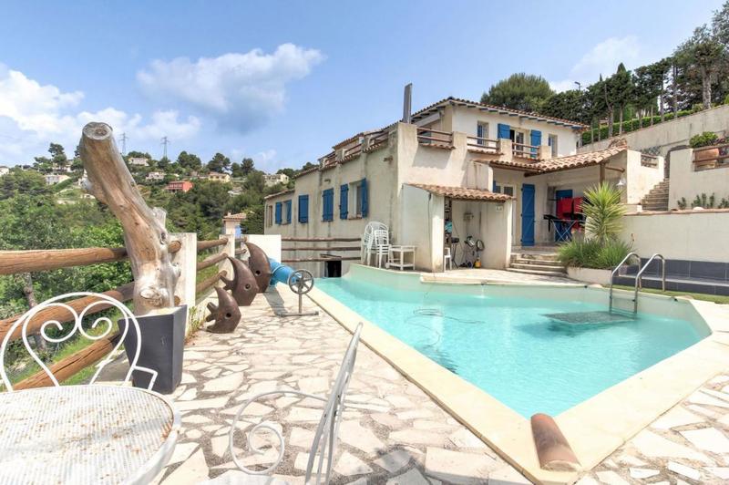 Maison - 170 m² - 7 pièces