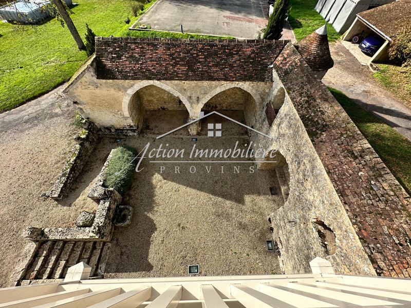 Propriété - 270 m² - 11 pièces