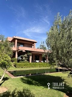 Villa - 650 m² - 6 pièces