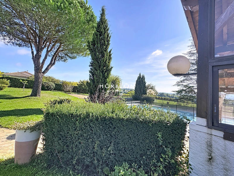 Villa - 262 m² - 10 pièces