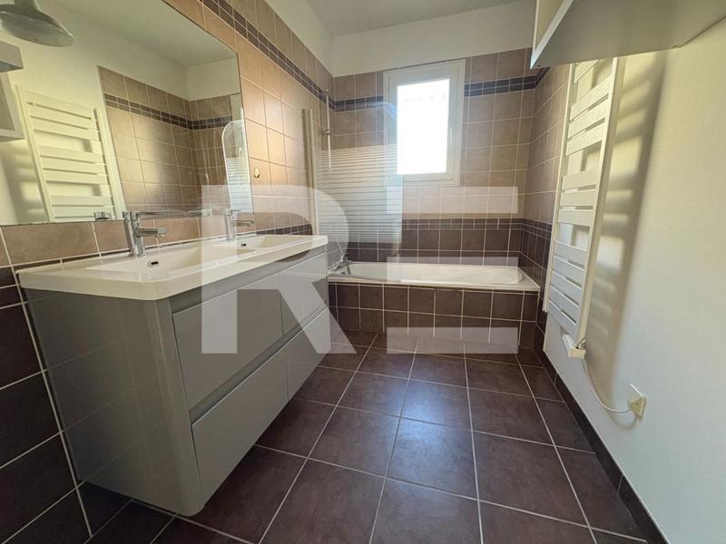 Maison - 105 m² - 4 pièces