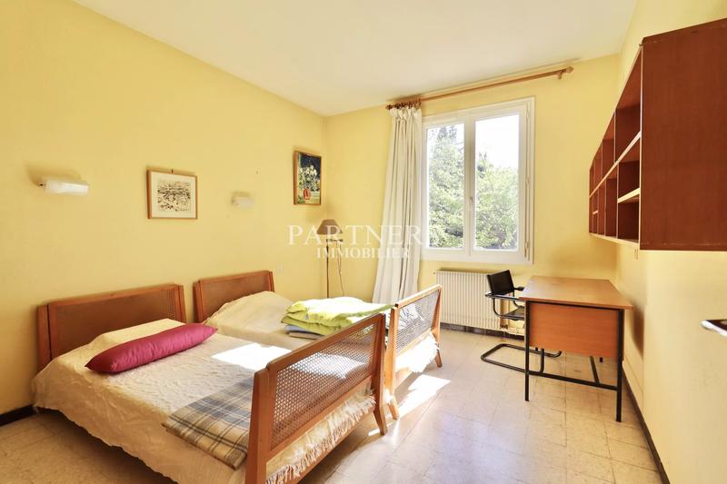 Maison - 365 m² - 11 pièces