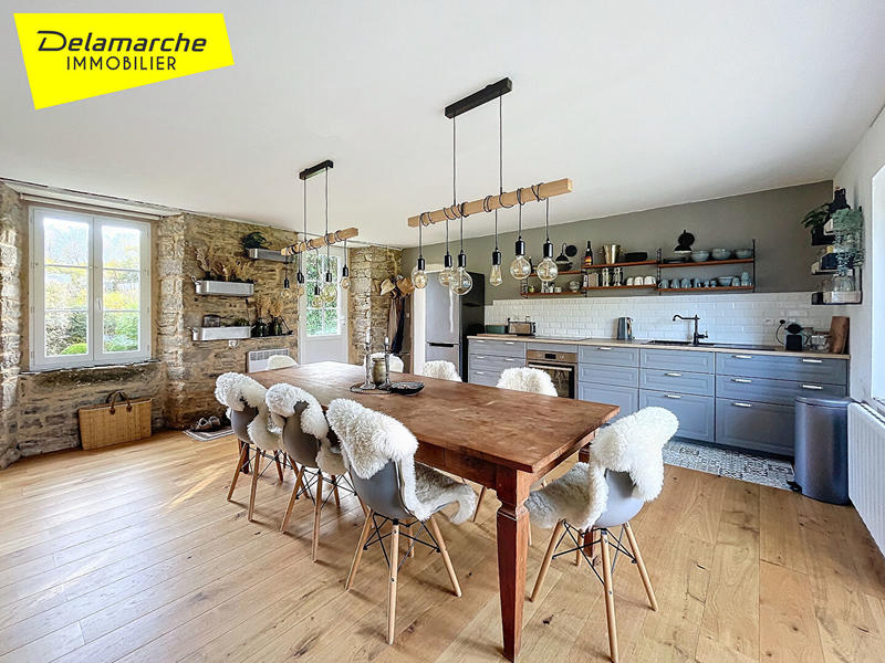 Maison - 224 m² - 7 pièces