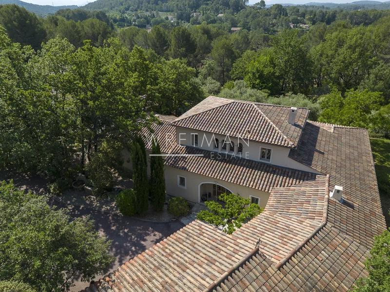 Villa - 436 m² - 5 pièces