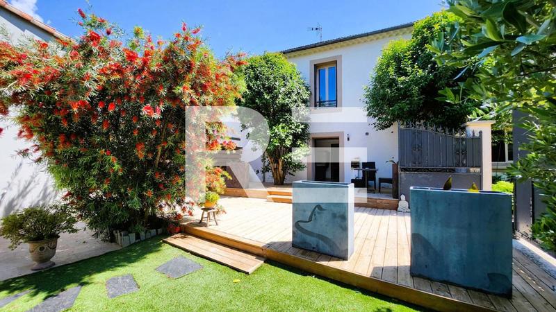 Propriété - 393 m² - 15 pièces