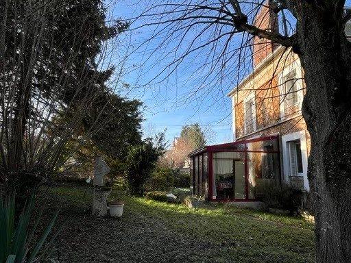 Maison - 170 m² - 9 pièces