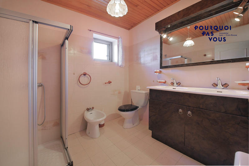 Maison - 232 m² - 6 pièces