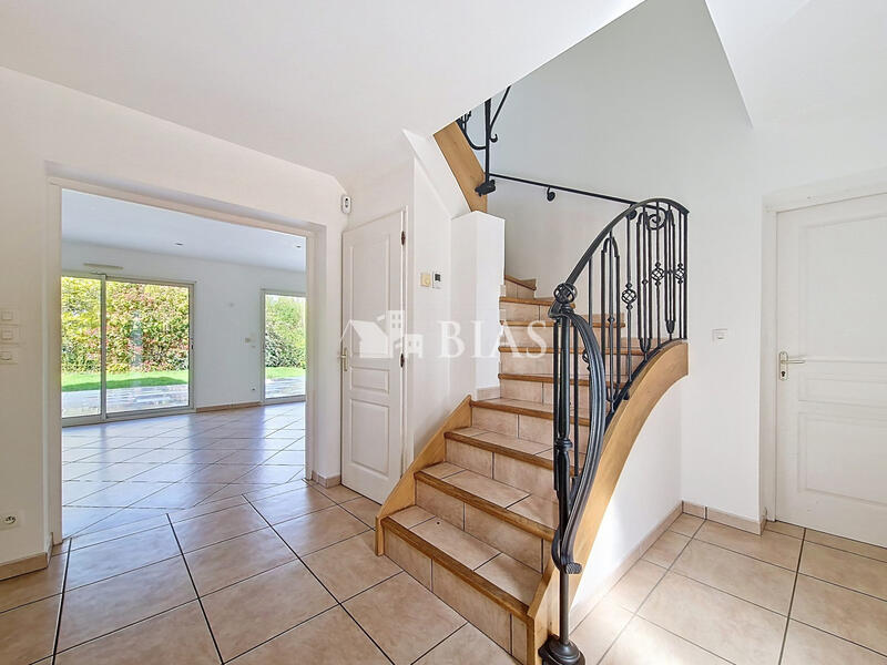 Maison contemporaine - 243 m² - 6 pièces