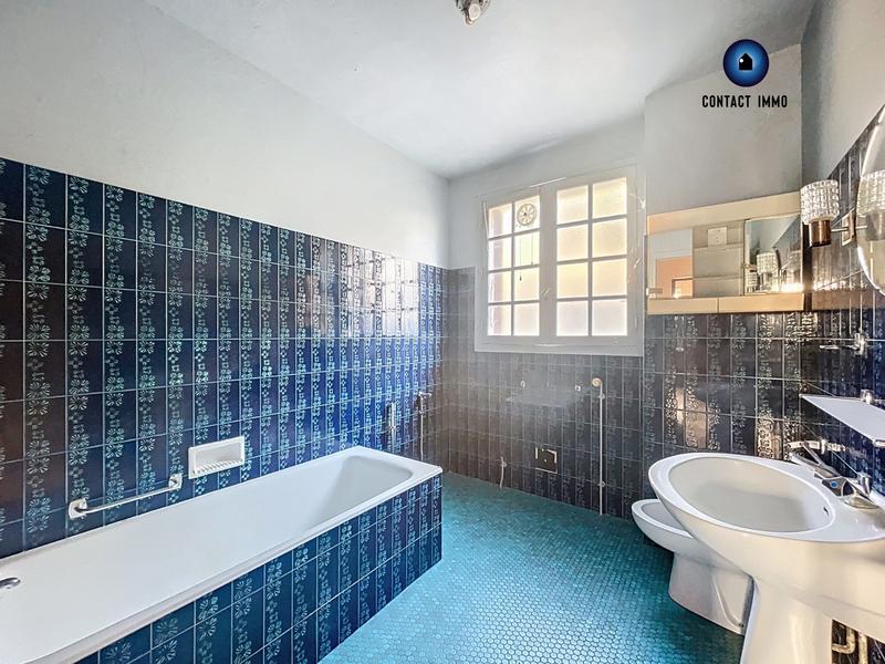 Maison - 227 m² - 9 pièces