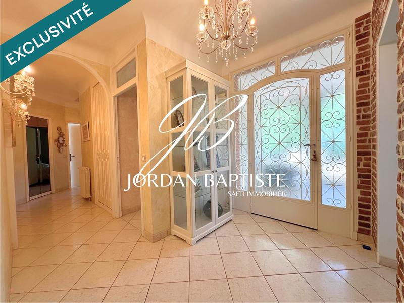 Maison - 250 m² - 12 pièces