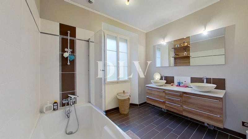 Maison ancienne - 197 m² - 7 pièces