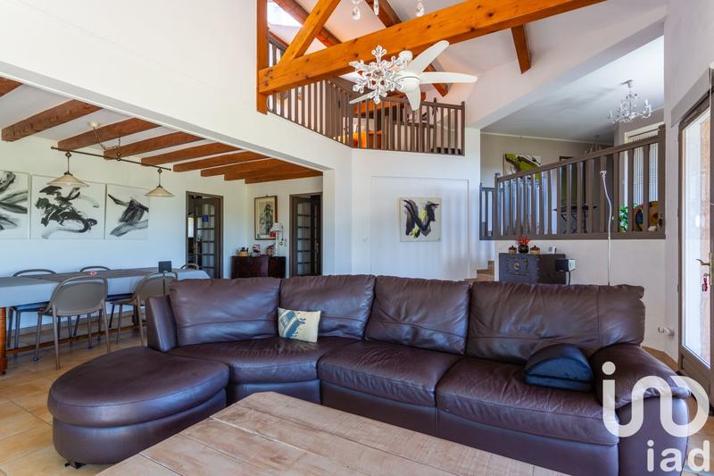 Maison - 255 m² - 7 pièces