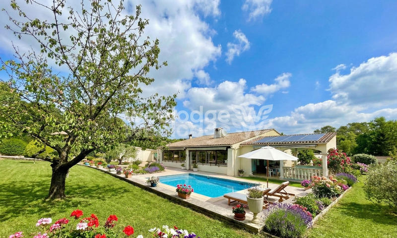 Maison traditionnelle - 225 m² - 9 pièces