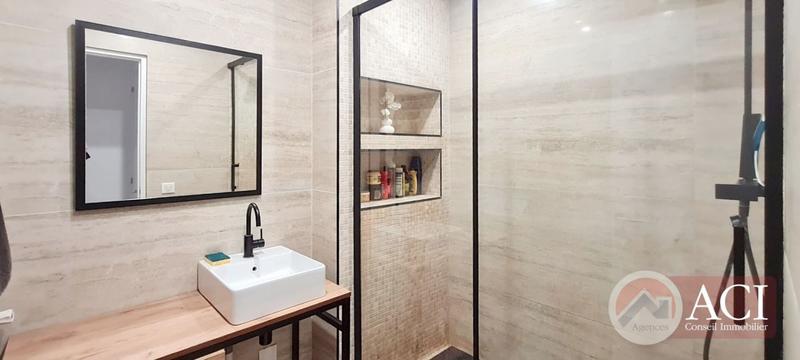 Appartement - 80 m² - 5 pièces