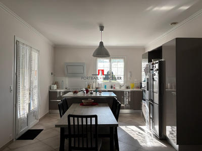 Maison - 208 m² - 9 pièces