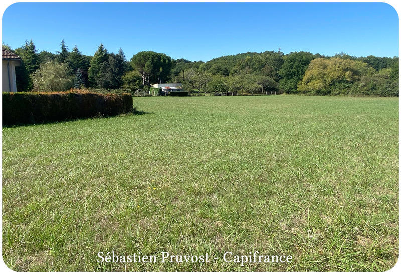 Terrain constructible - 1 500 m²