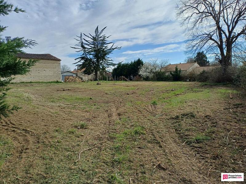 Terrain constructible - 1 374 m²