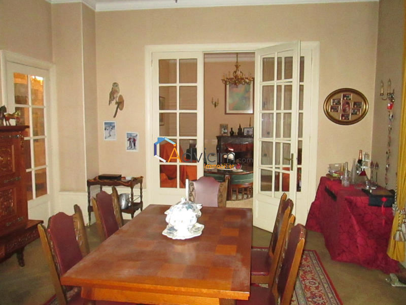 Maison - 260 m² - 9 pièces