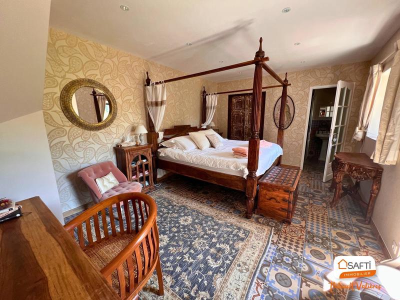 Maison - 307 m² - 12 pièces