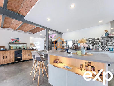 Maison - 251 m² - 10 pièces