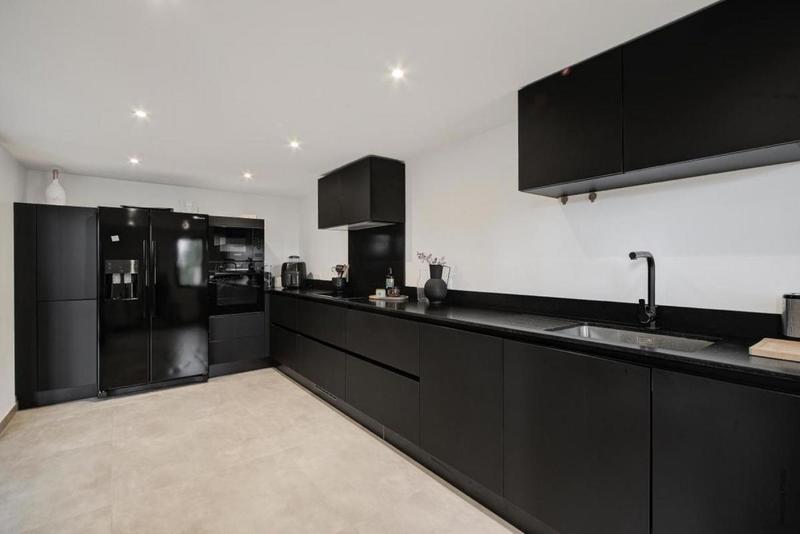 Maison - 220 m² - 7 pièces