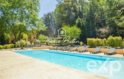 Maison - 415 m² - 14 pièces