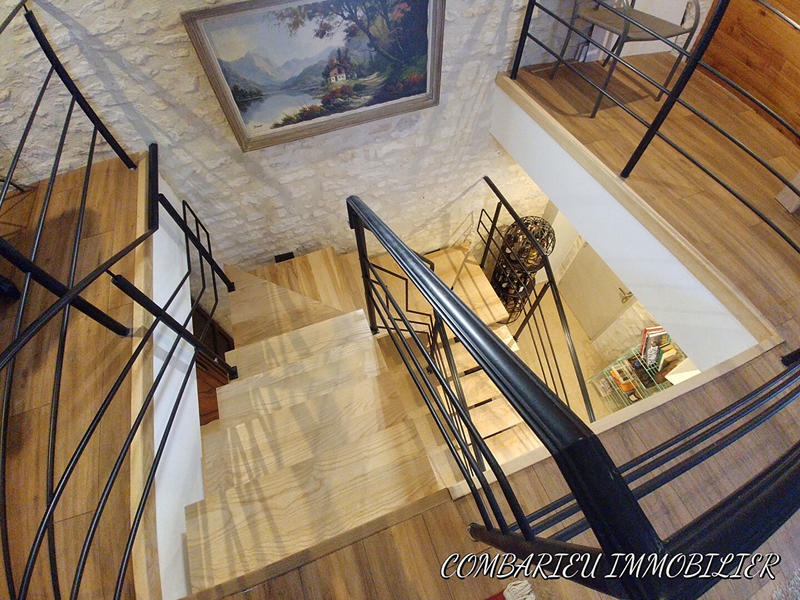 Maison - 240 m² - 7 pièces