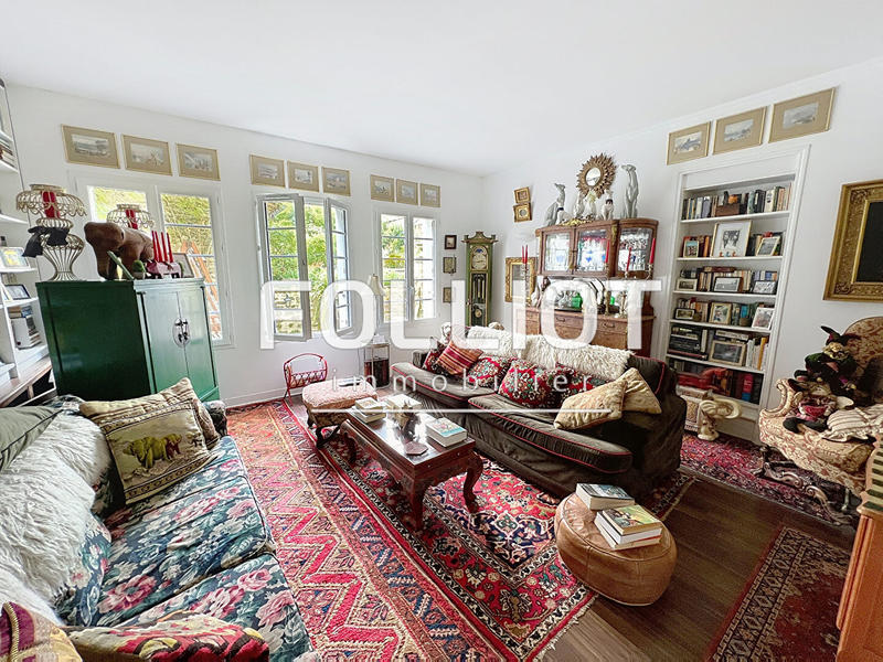 Maison - 315 m² - 15 pièces