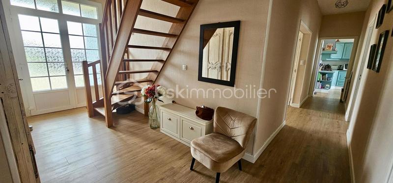 Maison - 210 m² - 9 pièces