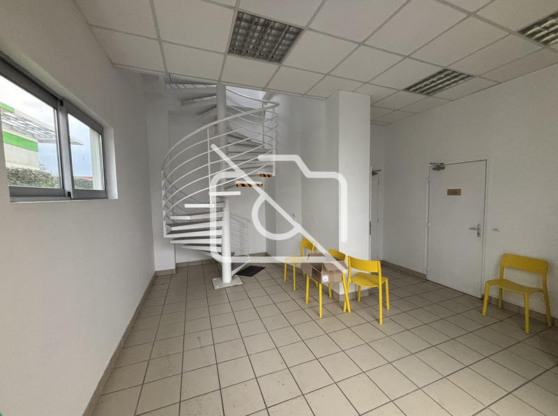 Entrepôt - 341 m²