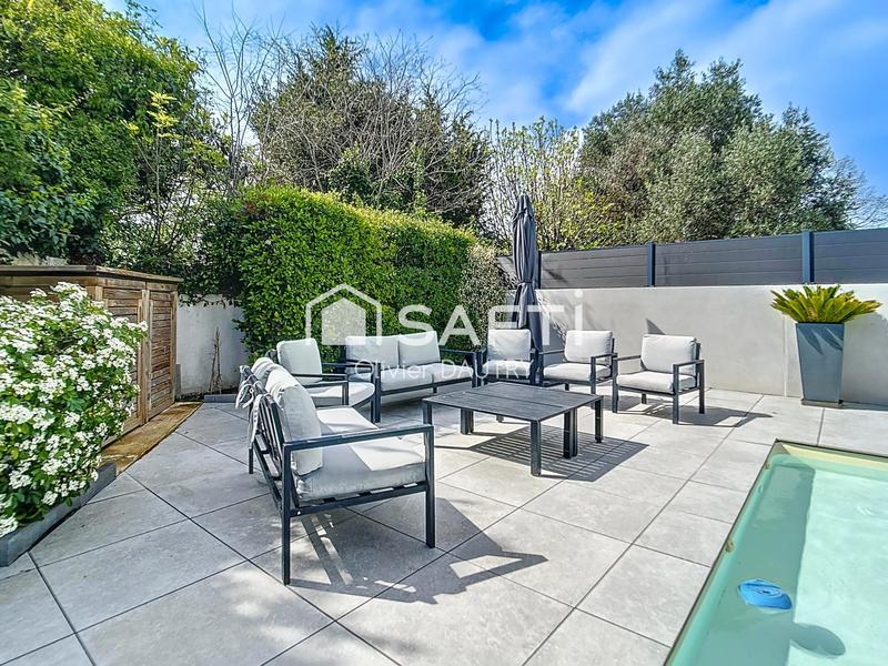 Maison - 241 m² - 10 pièces